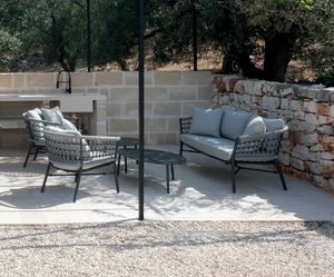 NODO, Sof� y sillones de exterior con tejido de cuerda.