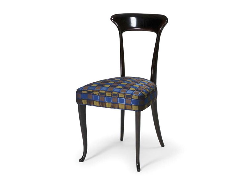 Art.190 chair, Silla de estilo clásico en madera de haya con asiento acolchado