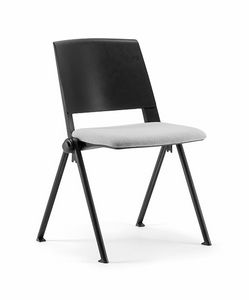Clio Cover 01, Silla en material plstico, con asiento acolchado.