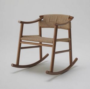 Haiku mecedora de paja, Mecedora con asiento de paja