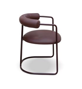 Itaca silla, Silla acolchada, con estructura de acero curvada.