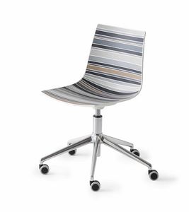 Colorfive 5R, Diseño de la silla, base metálica con ruedas, concha multicolor