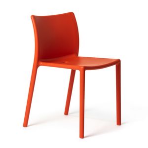 Air-Chair, Silla apilable de polipropileno cargado con fibra de vidrio.
