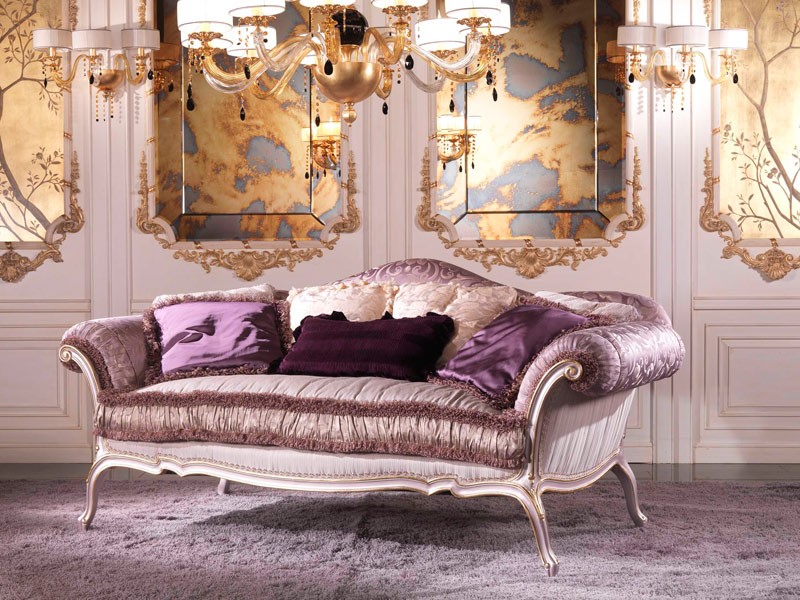 Julia, Sofá de lujo cubierto de pluma, en madera de color lila