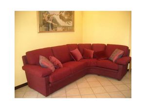 Maximum Sofa, Sofá en tela de color rojo, para uso residencial