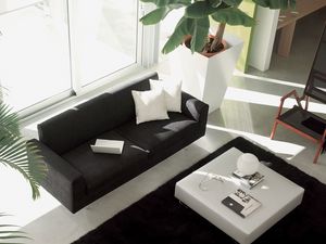 Step, Sofá moderno, envuelto en cuero, de elegante sala de estar