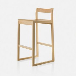 Sciza stool, Taburete de madera con un diseño refinado