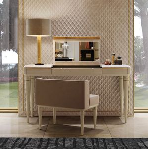 Roma Art. R 224, Tocador de madera lacada, con patas torneadas.