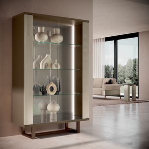 LINEA vitrina 2 puertas, Vitrina con un diseo refinado, con iluminacin integrada