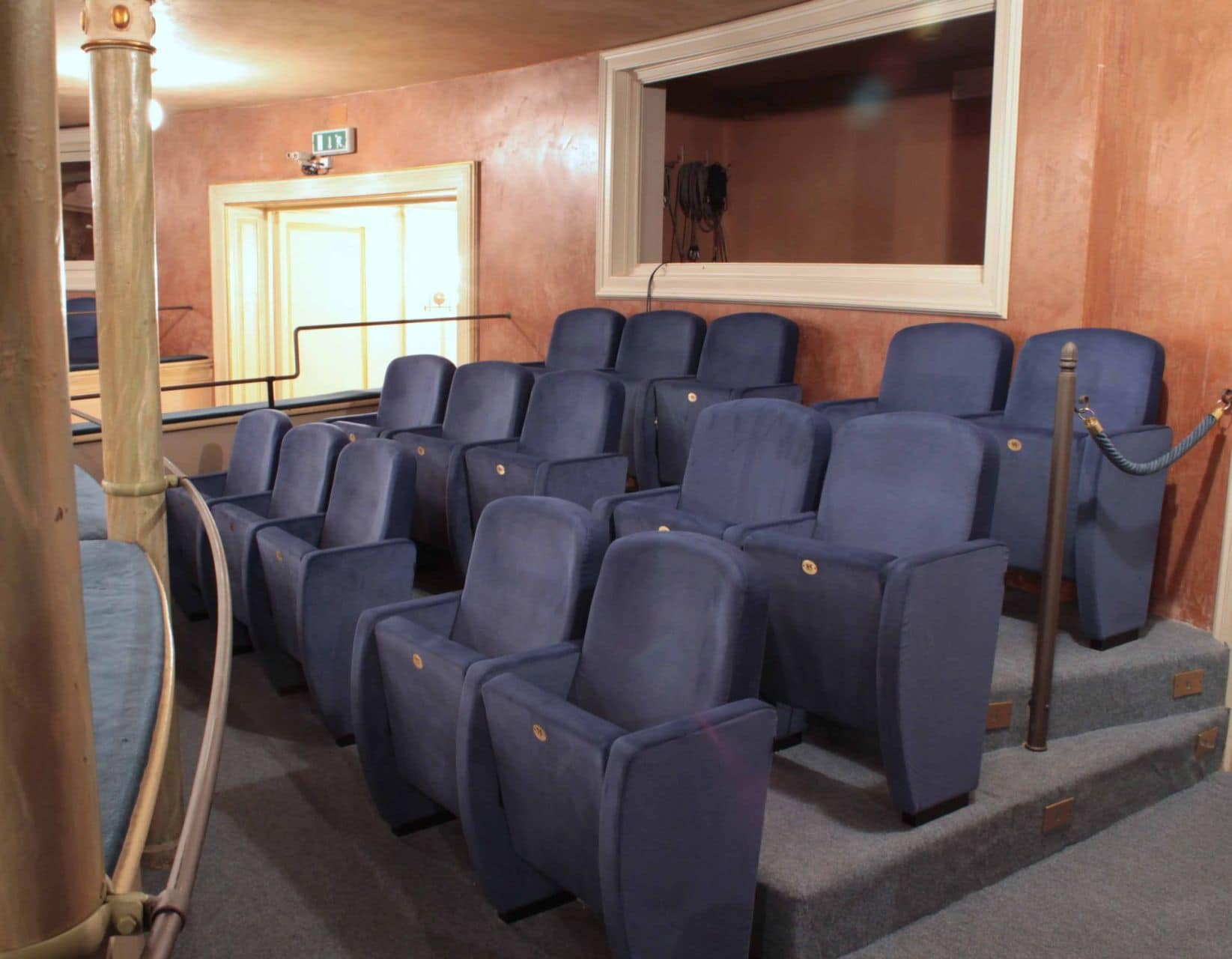 Sillones Lugano en Ariosto Teather