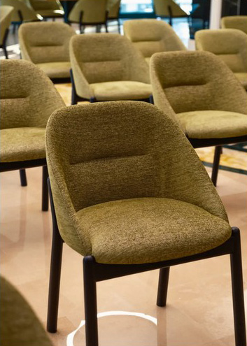 Silla Dory de glam_ee en el hotel boutique Maiorano, Manfredonia Italia