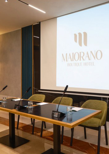 Silla Dory de glam_ee en el hotel boutique Maiorano, Manfredonia Italia