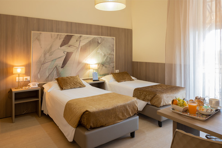 Muebles para habitaciones de hotel en Bolonia, Italia