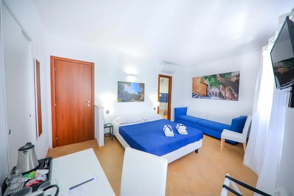 Muebles para habitaciones de hotel en Cefal� (PA), Italia