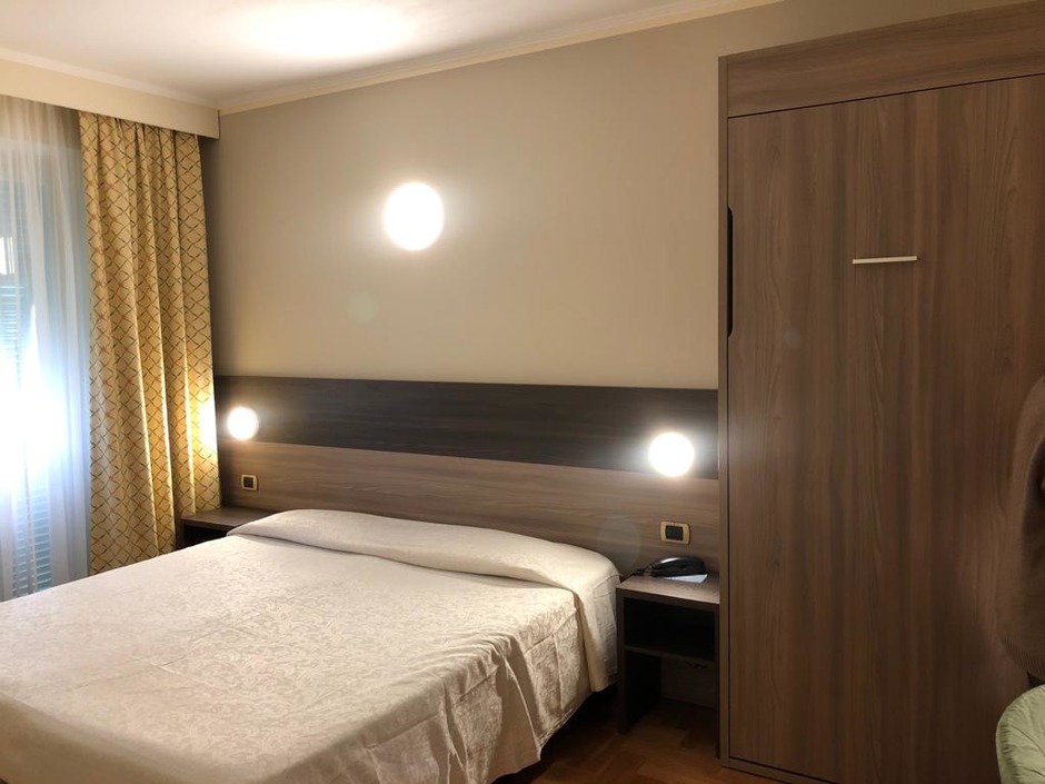 Muebles para habitaciones de hotel en G�nova, Italia