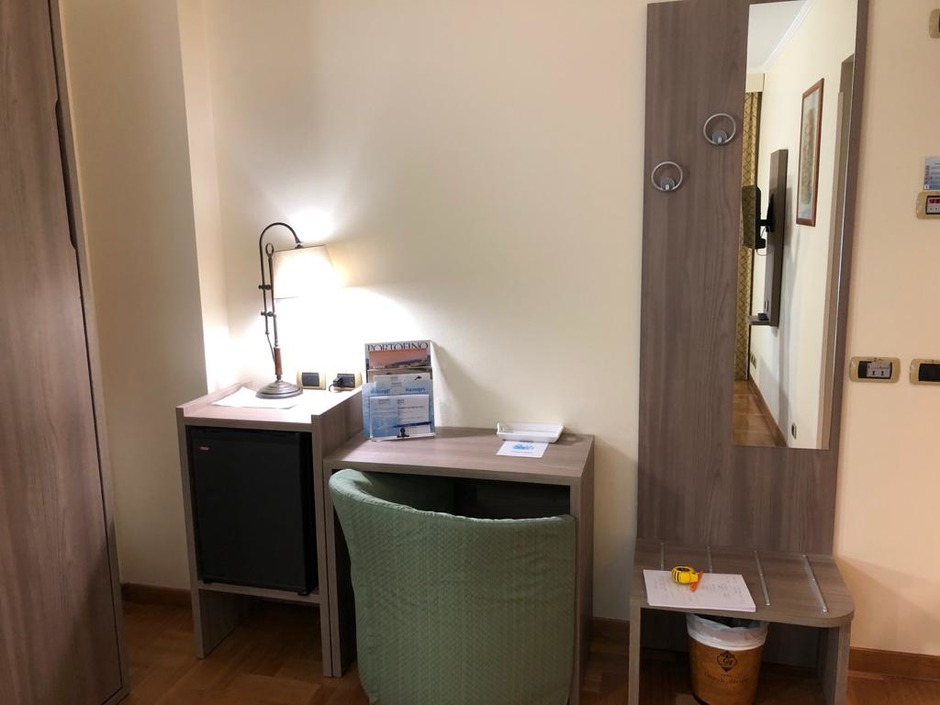 Muebles para habitaciones de hotel en G�nova, Italia