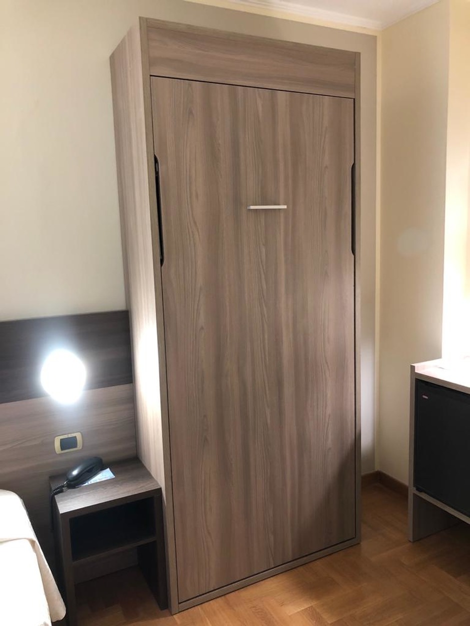 Muebles para habitaciones de hotel en G�nova, Italia
