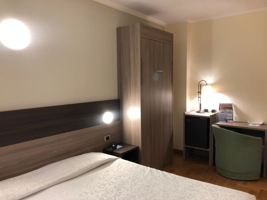 Muebles para habitaciones de hotel en G�nova, Italia