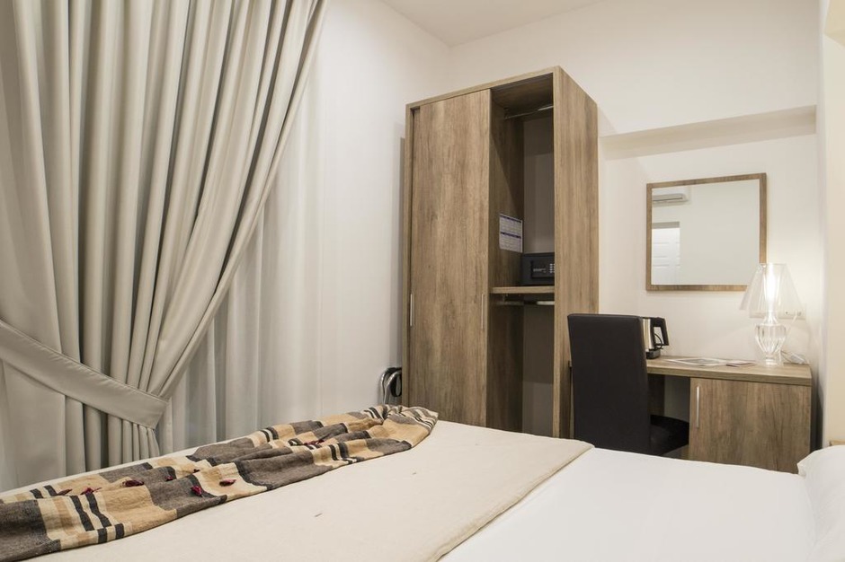 Muebles para habitaciones de hotel en N�poles, Italia