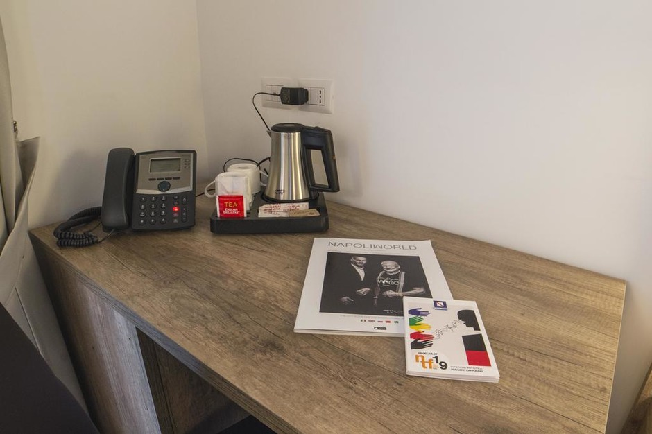 Muebles para habitaciones de hotel en N�poles, Italia