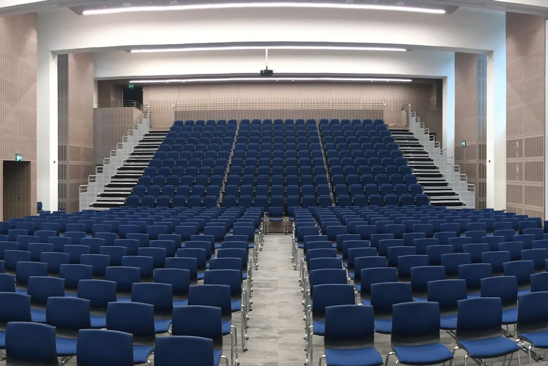 Sala de conferencias T.B. Escuela - Irlanda